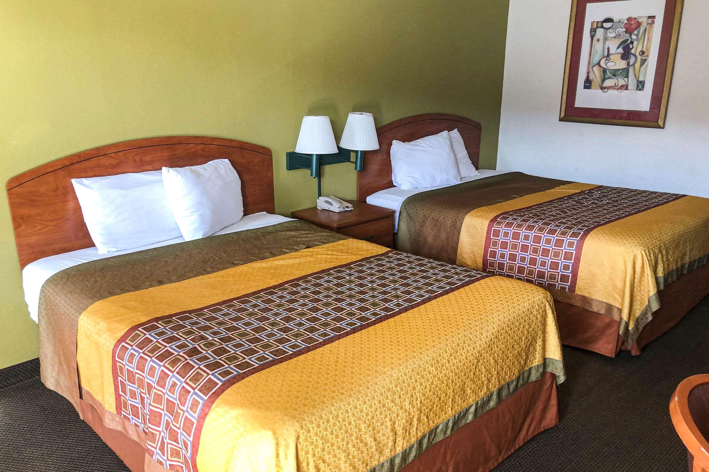 Rodeway Inn Sandston Eksteriør billede